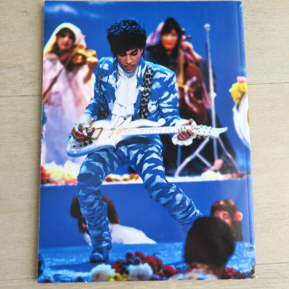 Time Commemorative Edition Prince An Artist's Life April 29, 2016 - Picture 4 of 13